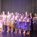 Projekt Kořeny taneční školy Coda a sezimovoústecké zušky vyprodal sál kulturního domu Spektrum rovnou čtyřikrát