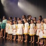 Projekt Kořeny taneční školy Coda a sezimovoústecké zušky vyprodal sál kulturního domu Spektrum rovnou čtyřikrát