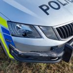 Řidič se pokusil během kontroly ujet policistům. Vytlačili ho ze silnice