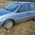 Řidič se pokusil během kontroly ujet policistům. Vytlačili ho ze silnice