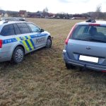 Řidič se pokusil během kontroly ujet policistům. Vytlačili ho ze silnice