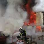 Lidé v Budějovicích mohli vidět hustý černý dům. Valil se z hořící chaty