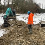 Vodní nádrž nedaleko zámku Kratochvíle vydává své tajemství. Pyrotechnici odpalují nalezenou munici