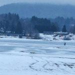 Led na Lipně je silný dost, v rozbředlé vrstvě ale není bruslení zrovna hitparáda