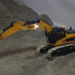 Pískoviště uvnitř prodejny nářadí. Bagry na ovládání lákají děti i tatínky