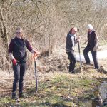 Blíží se jarní tah žab. Dobrovolníci staví na Strakonicku zábrany u silnic