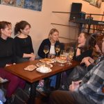 Výjimečná třída dospělých žáků výtvarníka Teodora Buzu existuje už 32 let. Teď vystavují v Šatně