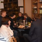 Výjimečná třída dospělých žáků výtvarníka Teodora Buzu existuje už 32 let. Teď vystavují v Šatně