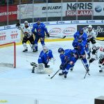 VIDEO: Sérii vyloučení vystřídala série gólová. Kohouti si poradili s Chomutovem 3:0