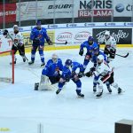 VIDEO: Sérii vyloučení vystřídala série gólová. Kohouti si poradili s Chomutovem 3:0