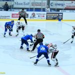 VIDEO: Sérii vyloučení vystřídala série gólová. Kohouti si poradili s Chomutovem 3:0