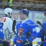 VIDEO: Sérii vyloučení vystřídala série gólová. Kohouti si poradili s Chomutovem 3:0