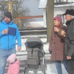 V Chyškách je zvykem, že maškary po nedělní mši nabízejí pohoštění u kostela