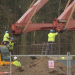 VIDEO: Lávka je na místě. Unikátní podívanou v Dražejově si nenechaly ujít desítky zvědavců