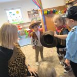 Video: V Milísku se z dětí stávají hrdinové i princezny