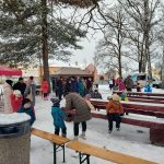 V Kamenném Újezdu slaví masopust po svém. Místo průvodu pořádají závod na lyžích a soutěž o nejlepší koblihu