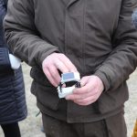 Odborníci zkoumají chování zajíců, dali jim GPS obojky. Cílem je snížit riziko střetů zvěře s auty