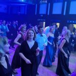 Video. Na plese v Písku tančil vítěz StarDance Oskar Hess a hrál Moondance orchestra