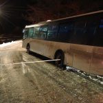 Počasí komplikuje dopravu. Hasiči vyjíždějí od noci k nehodám a odstraňují spadlé stromy