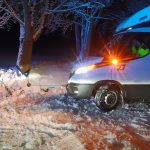 Počasí komplikuje dopravu. Hasiči vyjíždějí od noci k nehodám a odstraňují spadlé stromy