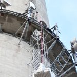 Písek umístil na teplárenské komíny budky pro sokoly, dravci si je hned našli