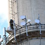 Písek umístil na teplárenské komíny budky pro sokoly, dravci si je hned našli