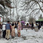 V Kamenném Újezdu slaví masopust po svém. Místo průvodu pořádají závod na lyžích a soutěž o nejlepší koblihu