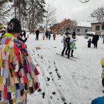V Kamenném Újezdu slaví masopust po svém. Místo průvodu pořádají závod na lyžích a soutěž o nejlepší koblihu