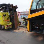 Hasiči zasahovali na budějovickém nádraží. Z autobusu vytekl olej