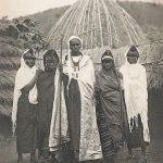 Monogamie vznikla kvůli dědictví, ne kvůli stabilitě společnosti, zjistili vědci z Jihočeské univerzity