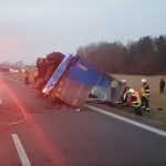 U Pištína došlo k nehodě se zraněním. Silnice je uzavřena. Viník ujel, policie hledá svědky