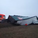 U Pištína došlo k nehodě se zraněním. Silnice je uzavřena. Viník ujel, policie hledá svědky