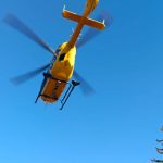 K nehodě na Táborsku letěl vrtulník. Řidiče vyprošťovali ze zdemolovaného auta hasiči