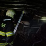 Požár prasečáku ve Chvalovicích: Hasiči evakuovali prasata, škoda bude přes milion korun