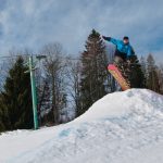 Lyžaři objevují nenápadné sjezdovky ve Strážném. Obstarávají je sezonní zaměstnanci obce