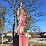 V Suchdole nad Lužnicí někdo poškodil pomník rudoarmějce. Socha vznikla i jako připomínka okupace 1968