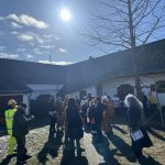 Maškary převzaly v sobotu klíče od obce Tálín. V průvodu chodí stále více masek