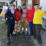 Maškary převzaly v sobotu klíče od obce Tálín. V průvodu chodí stále více masek