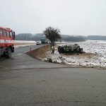 Vážná nehoda u Třebětic na Jindřichohradecku. Hasiči vyprošťovali dvě zraněné osoby