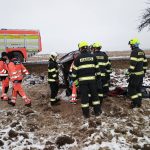 Vážná nehoda u Třebětic na Jindřichohradecku. Hasiči vyprošťovali dvě zraněné osoby