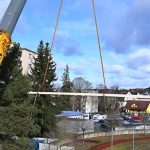 Osm mohutných vazníků na střechu nového pavilonu ZŠ T. Šobra přivezli stavbaři do Písku z Vídně