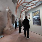 Bechyňská keramika ovládla gotický sál. Vernisáž propojila vzácné exponáty se vzpomínkami pamětníků