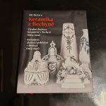 Bechyňská keramika ovládla gotický sál. Vernisáž propojila vzácné exponáty se vzpomínkami pamětníků