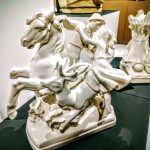 Bechyňská keramika ovládla gotický sál. Vernisáž propojila vzácné exponáty se vzpomínkami pamětníků