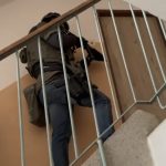 VIDEO: Dvojice vydírala a bila mladíka v bytě v Milevsku. Pro jednoho z útočníků si přijela zásahovka do Písku