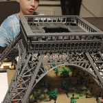 Martínek Kováč z Hrejkovic bojuje se zákeřnou nemocí. Plánuje uspořádat výstavu sestav Lega, které sám poskládal během léčby