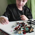 Martínek Kováč z Hrejkovic bojuje se zákeřnou nemocí. Plánuje uspořádat výstavu sestav Lega, které sám poskládal během léčby