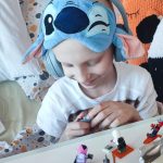 Martínek Kováč z Hrejkovic bojuje se zákeřnou nemocí. Plánuje uspořádat výstavu sestav Lega, které sám poskládal během léčby