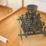 Vladimír Šindelář pokřtil během vernisáže výstavy o Keltech v Milevském muzeu svou knižní novinku