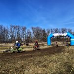 Motory burácely v blátě. Jubilejní pětadvacátý Fichtel day ovládl Karvánky